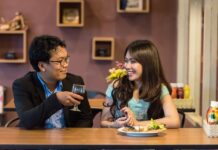 Diners at New Eatery Must Stick to Approved Conversation Topics